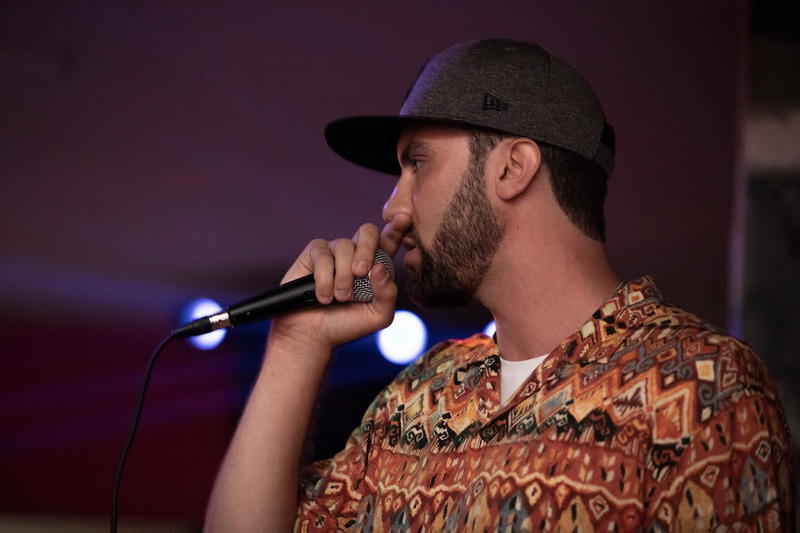 "A música é quase como uma oração para me proteger"