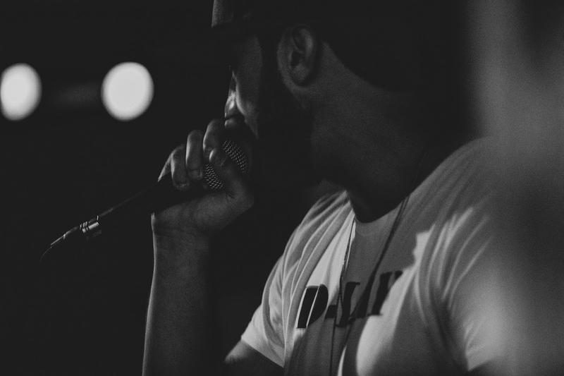 "A música é quase como uma oração para me proteger"