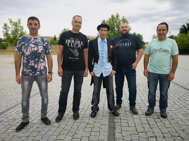 Rock em mirandês mistura "Facebook, tratores e hard rock!”