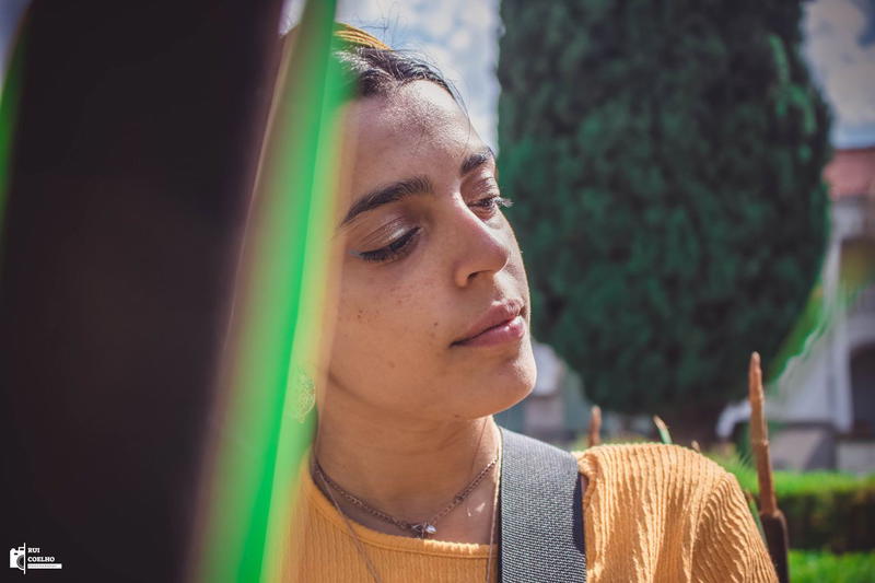 A surpresa está no uso da voz e da loopstation como acto criativo