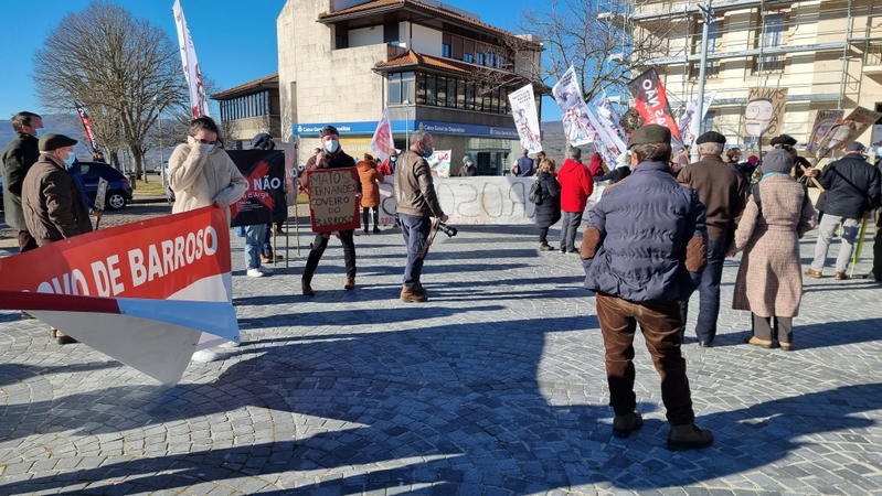 Montalegre manifestou-se na rua contra as minas