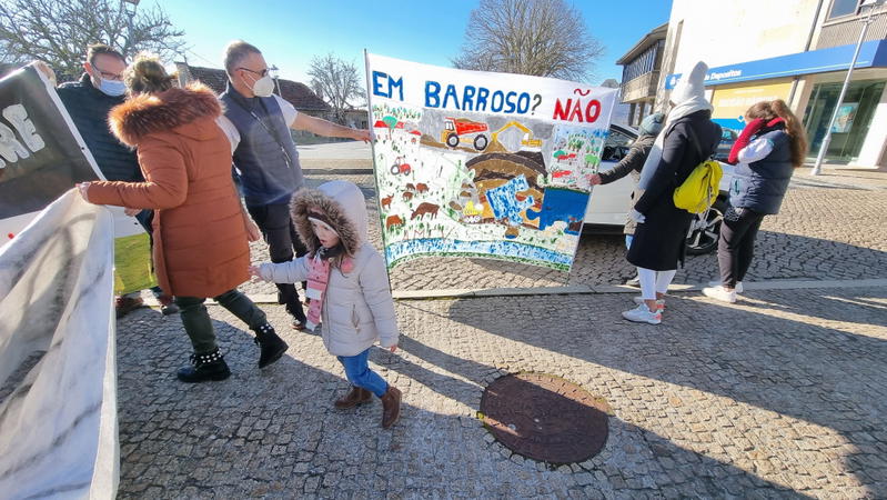 Montalegre manifestou-se na rua contra as minas