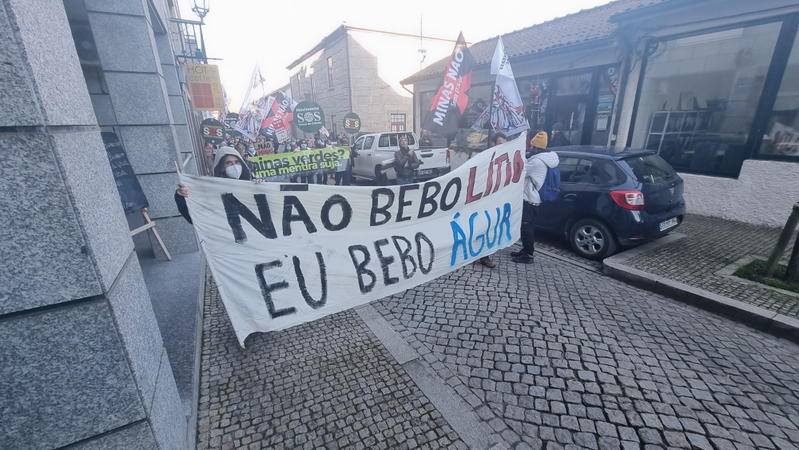 Montalegre manifestou-se na rua contra as minas