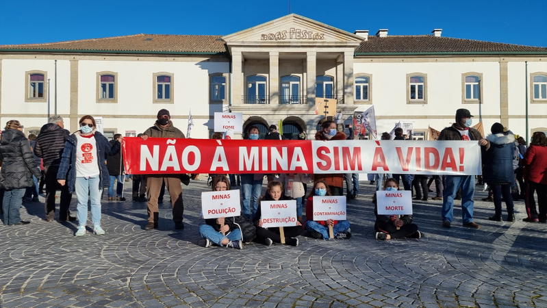 Montalegre manifestou-se na rua contra as minas