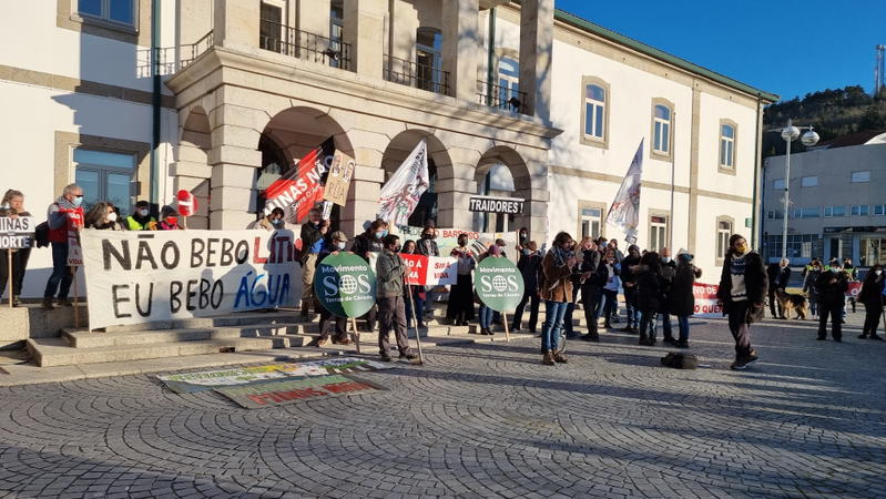 Montalegre manifestou-se na rua contra as minas
