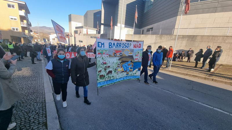 Montalegre manifestou-se na rua contra as minas