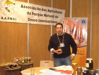 Apicultores do Douro Internacional reclamam ajudas para alimentar abelhas