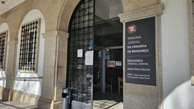 Condenado a 16 anos de prisão por tentar matar bebé e companheira em Mirandela