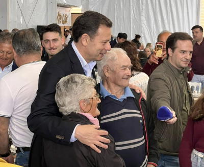 Montenegro ouve idoso pedir lares e imigrantes para Valpaços