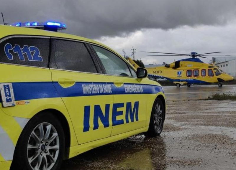 Dois feridos graves em acidente entre viatura ligeira e motociclo