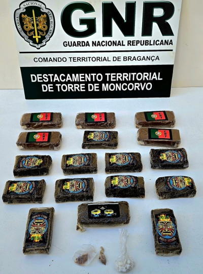 Dois detidos e mais de 3.200 doses de haxixe apreendidas em Freixo de Espada à Cinta