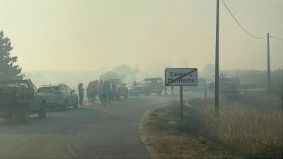 Vento dificulta combate a fogo em Chaves que mobiliza 13 meios aéreos