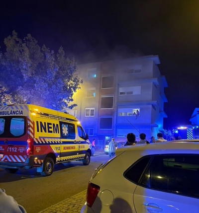 Dois feridos graves e 13 ligeiros em incêndio urbano em Vila Real