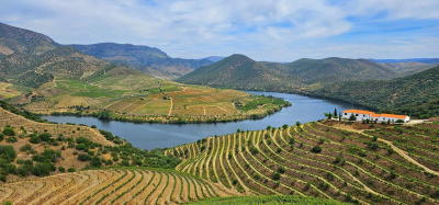 Navio-hotel sofre entrada de água no rio Douro e passageiros e tripulantes retirados