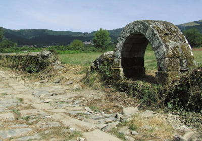 Calçada, arco e cruzeiro classificados como interesse municipal em Vila Real