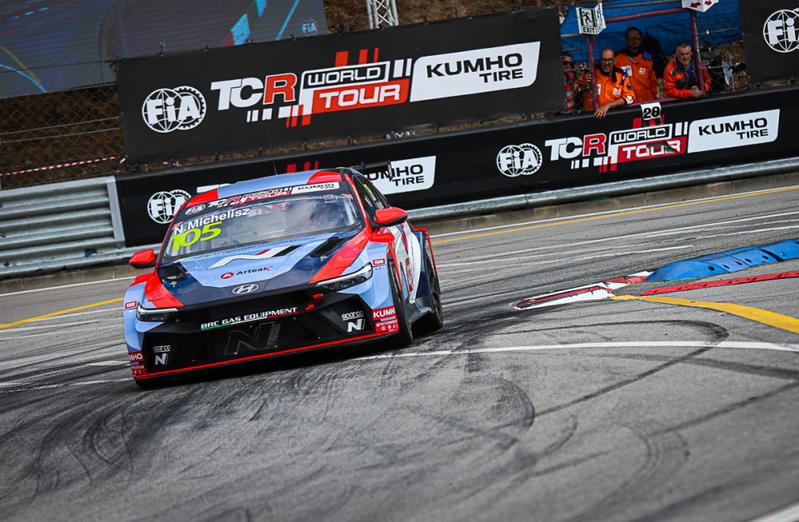 Duelo intenso sorri à Veloso Motorsport