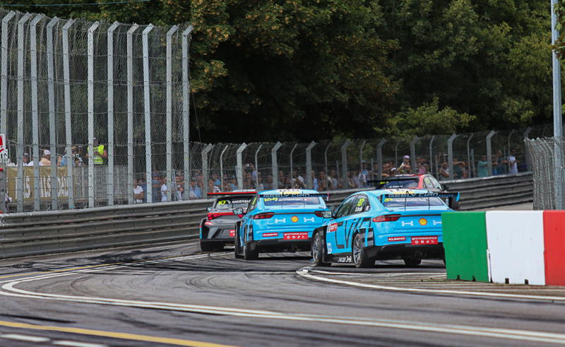 Duelo intenso sorri à Veloso Motorsport