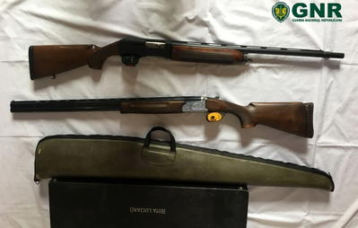 GNR aprende armas de fogo em investigação por violência doméstica