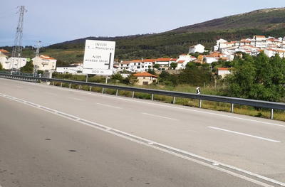 Despiste provoca quatro feridos com duas crianças em estado grave