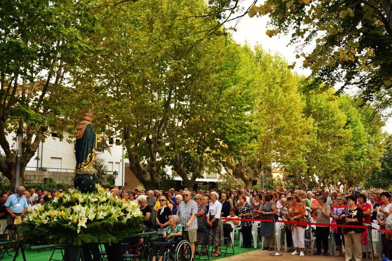 Festividades religiosas levam milhares de fiéis a Chaves