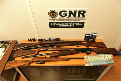 Apreensão em Mirandela de cinco armas de fogo