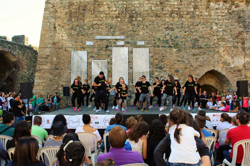 Bragança reunida em torno da dança