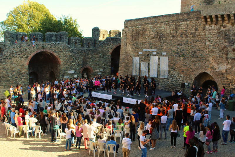 Bragança reunida em torno da dança
