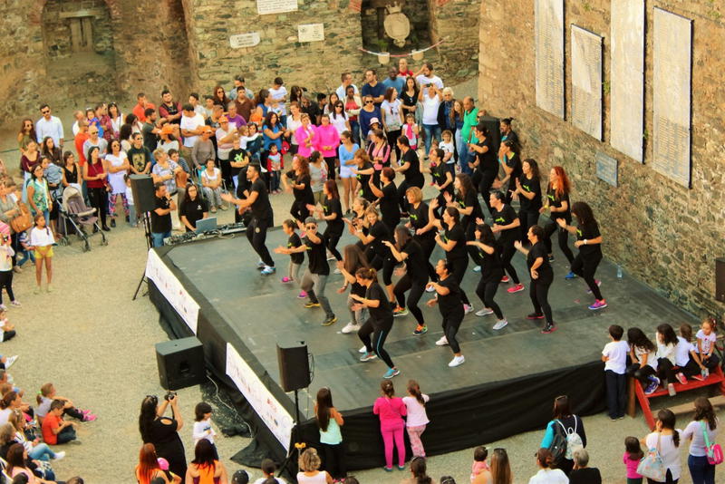 Bragança reunida em torno da dança