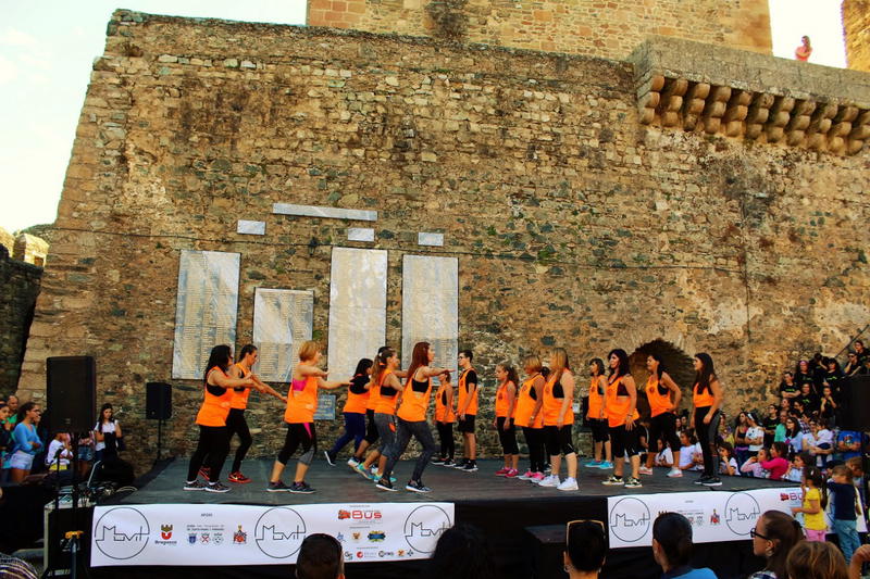 Bragança reunida em torno da dança