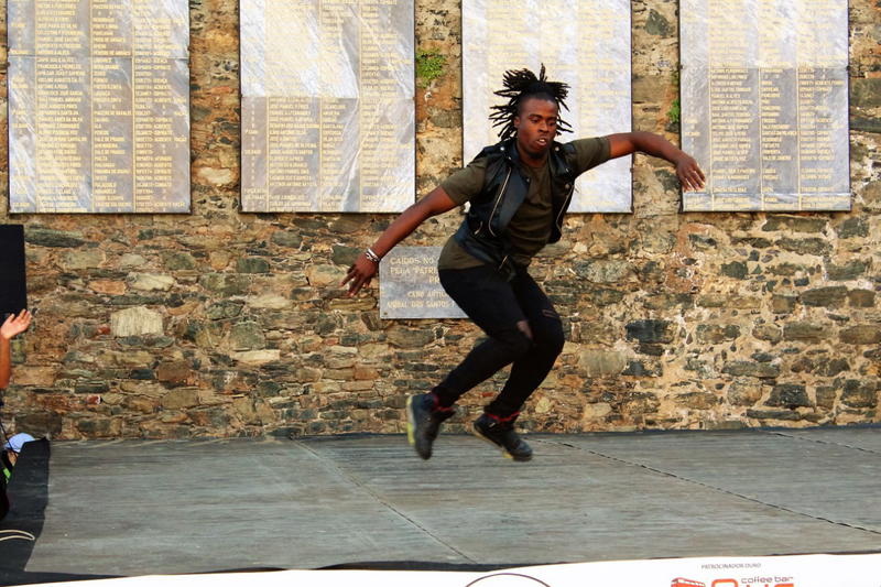 Bragança reunida em torno da dança