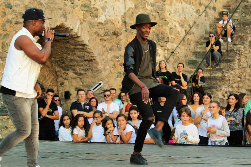 Bragança reunida em torno da dança