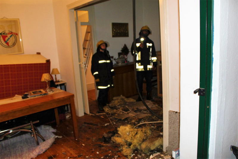 Incêndio em casa durante a madrugada