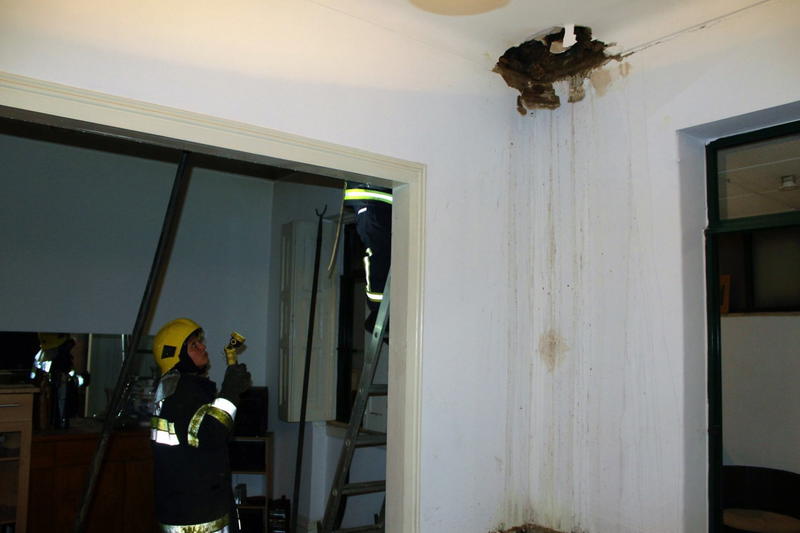 Incêndio em casa durante a madrugada