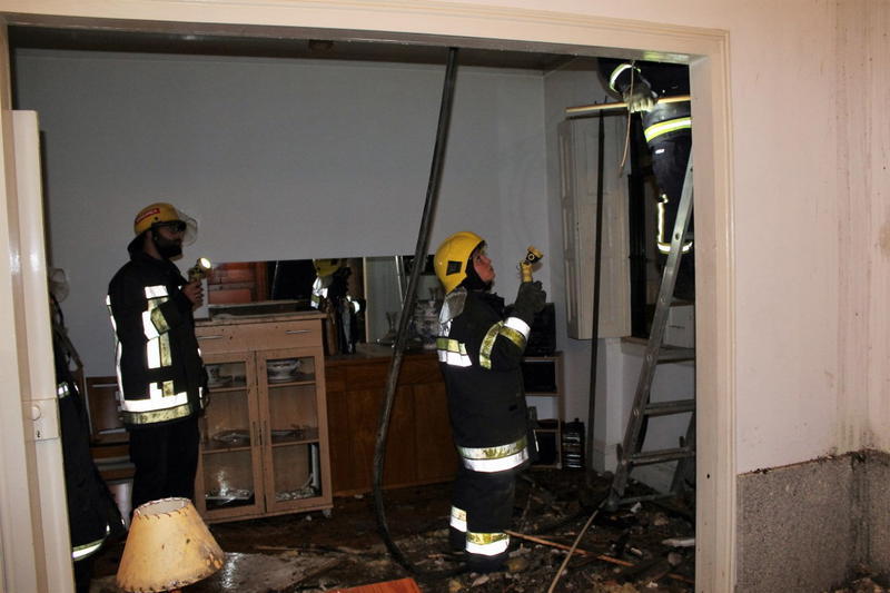 Incêndio em casa durante a madrugada