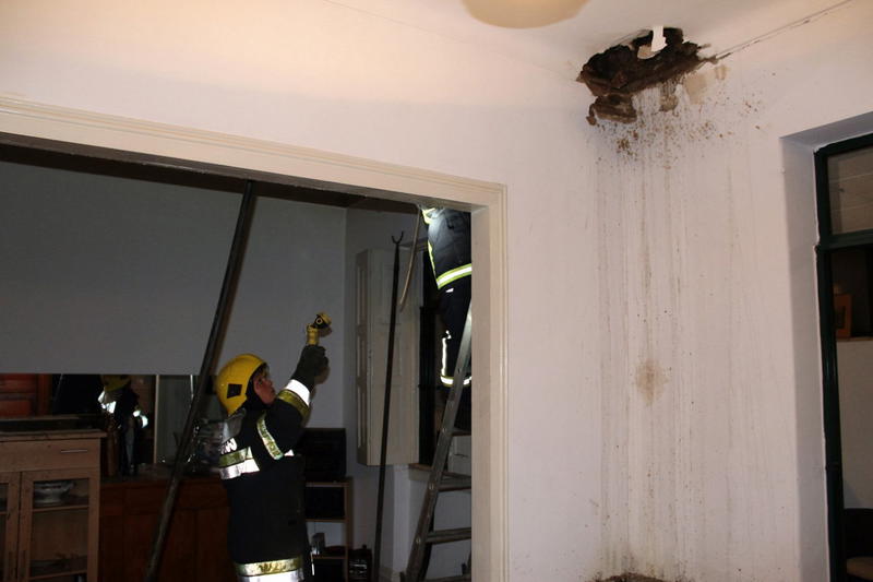 Incêndio em casa durante a madrugada