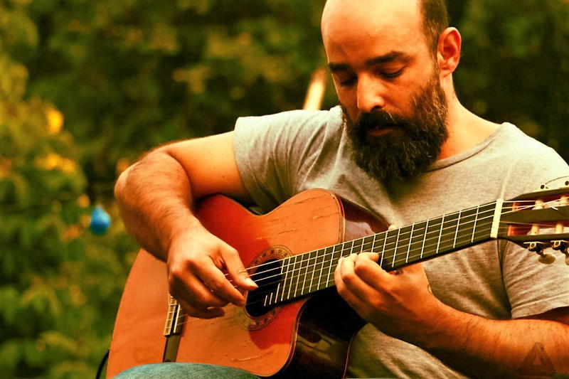 Guitarra acústica é rainha de novo conceito em festival