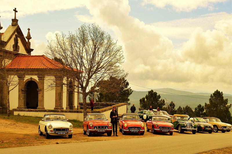  “Relíquias automóveis” passeiam-se pelo Douro