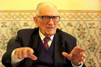 Mais um título de Doutor Honoris Causa para Adriano Moreira