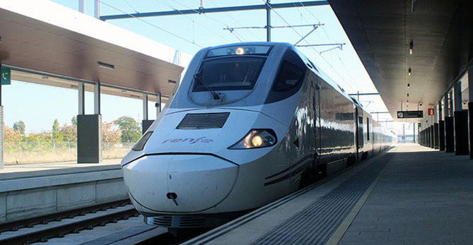 O AVE estreia-se hoje com bilhetes a 20 euros