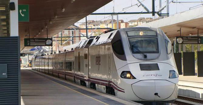 O AVE estreia-se hoje com bilhetes a 20 euros
