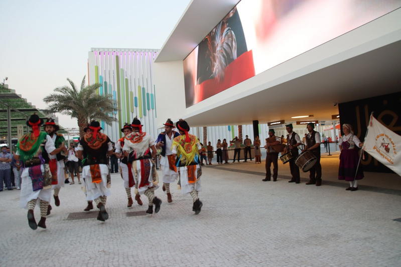 Pauliteiros de Miranda arrancam aplausos no Dubai em dia das Nações Unidas 