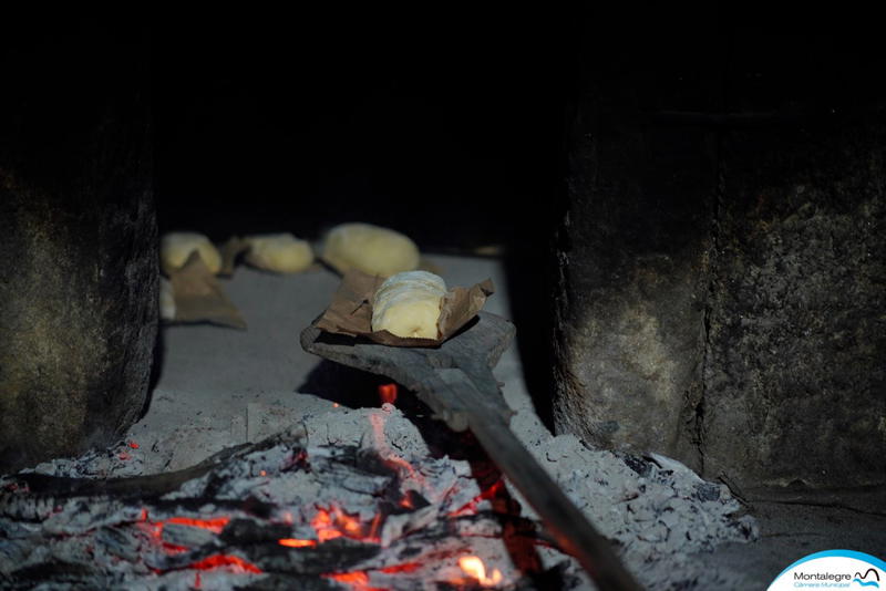 Fornos comunitários reabrem para cozer tradicional folar da Páscoa