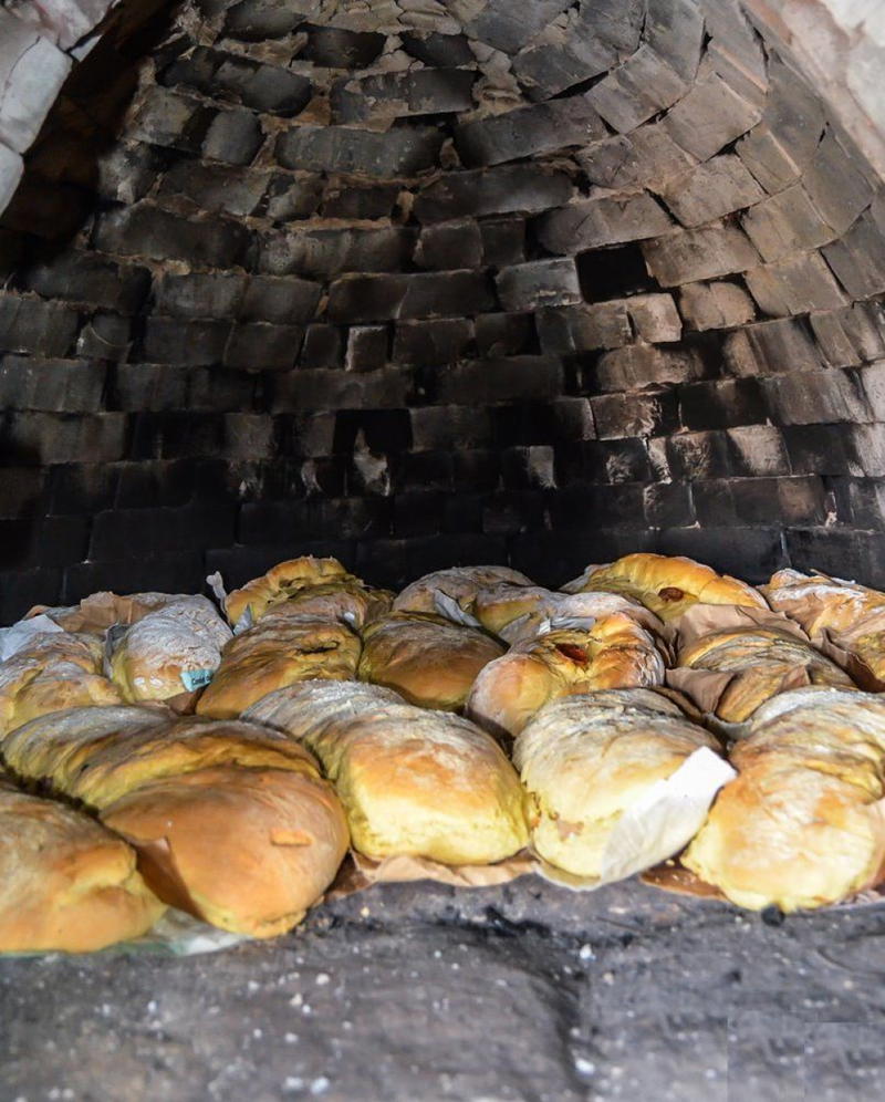 Fornos comunitários reabrem para cozer tradicional folar da Páscoa