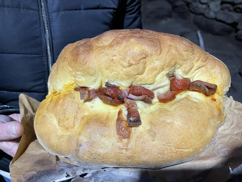 Fornos comunitários reabrem para cozer tradicional folar da Páscoa