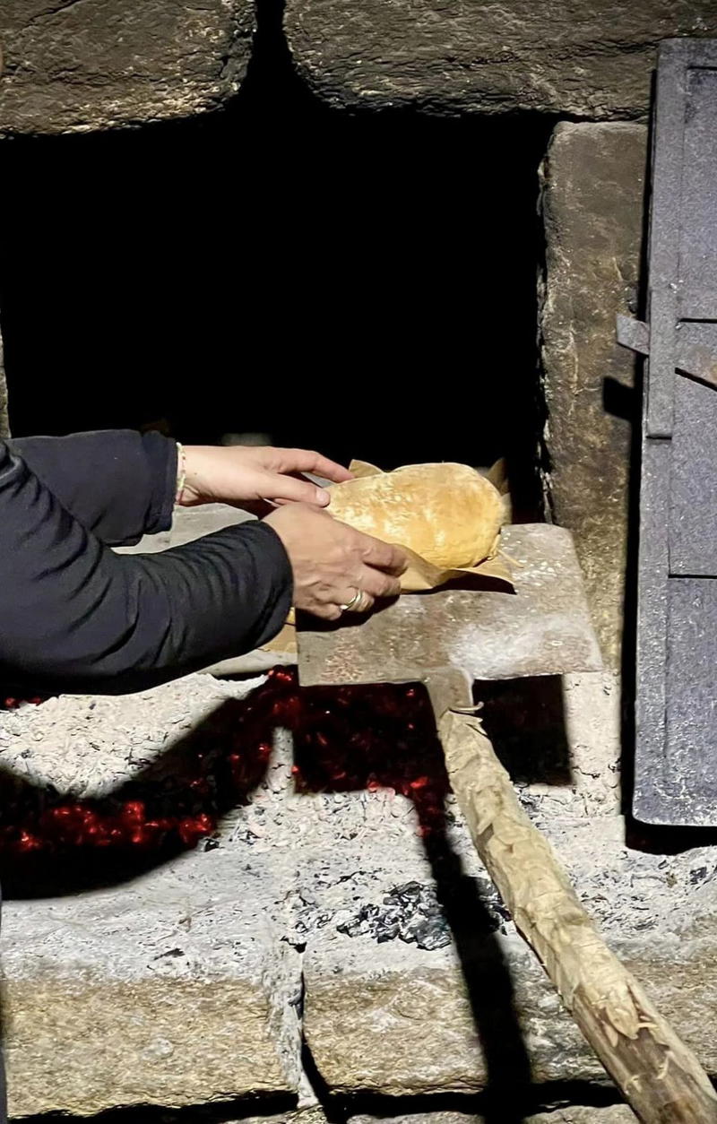 Fornos comunitários reabrem para cozer tradicional folar da Páscoa