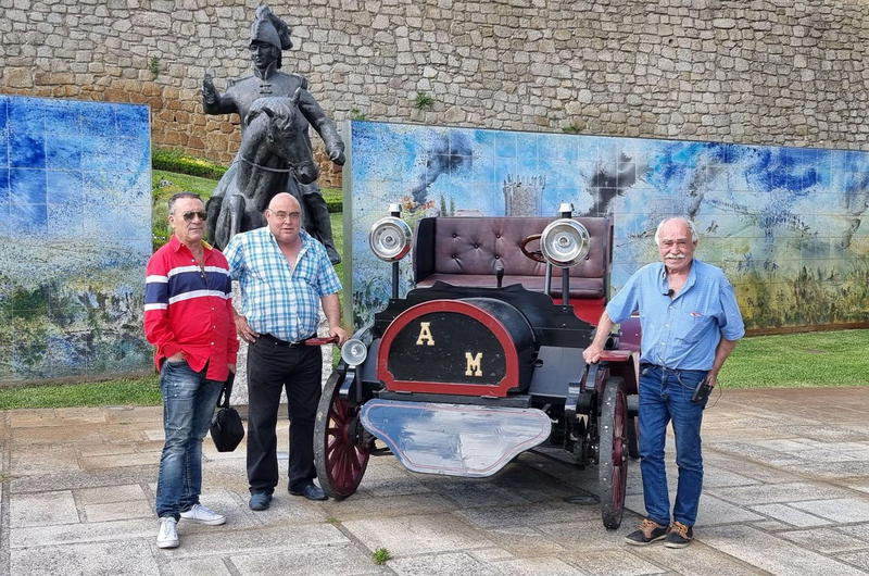 Adelino Martins constrói carro de madeira e quer fazer a N2 de Chaves a Faro