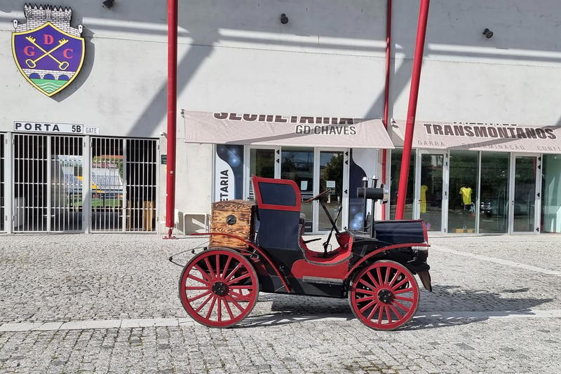 Adelino Martins constrói carro de madeira e quer fazer a N2 de Chaves a Faro