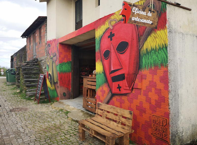 A oficina de artesanato de Luís Costa
