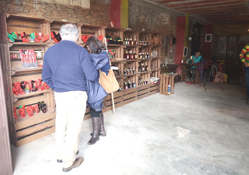 A oficina de artesanato de Luís Costa