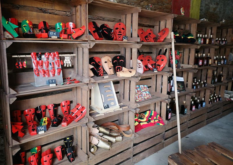 A oficina de artesanato de Luís Costa